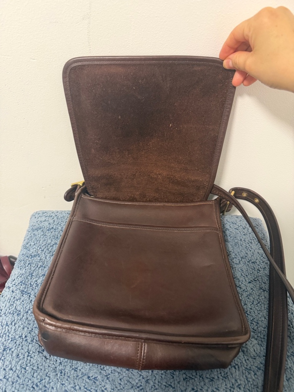 Coach Dark Brown Leather Messenger Bag with Gold Hardware vintage - Picture 4 of 15